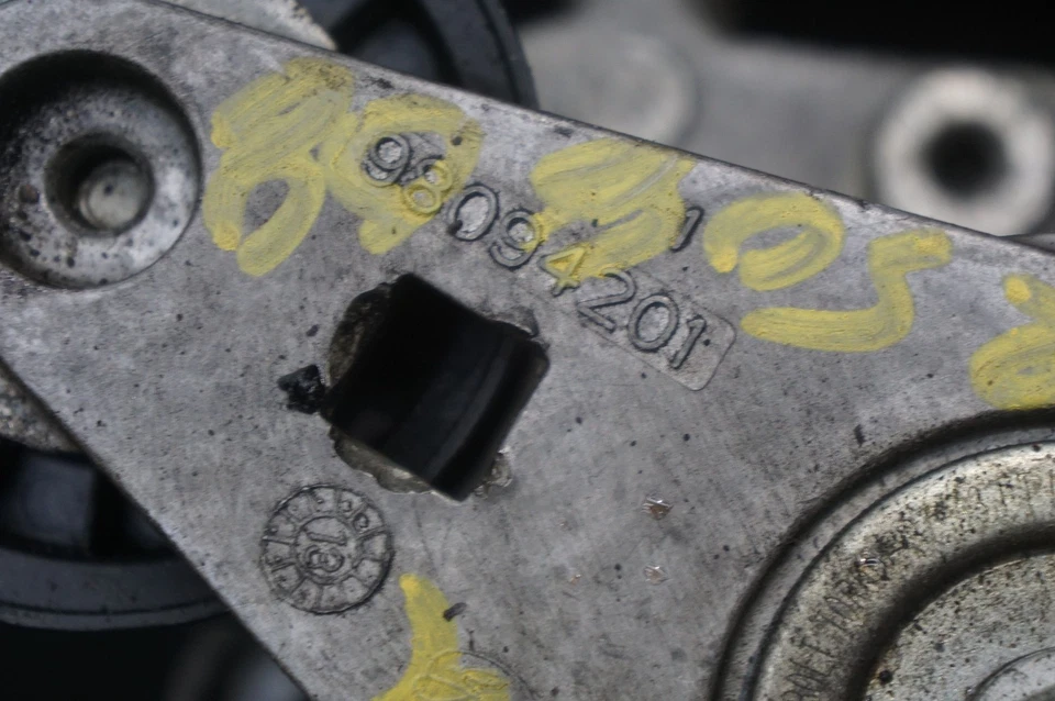 Alternator Bracket Support Mount Pulley 12638316 Chevrolet Silverado 3500 2015 - Image 2 of 4