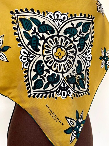 New Burberry Scarf Lucky Floral Yellow Gold Alhambra Green Flower Silk Wrap - Picture 8 of 21