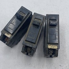 GENERAL ELECTRIC/CROUSE-HINDS CIRCUIT BREAKER 1POLE 15A 120/240V LOT OF 3 MIX  