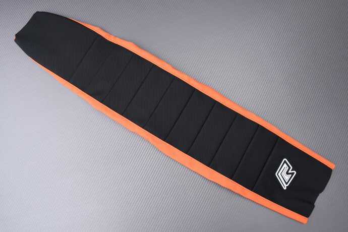 Housse de siege KTM SXF 450 anti-glisse pour resoudre le manque d'adherence en cross