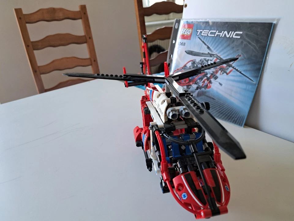 LEGO Technic 8068 Rescue Helicopter, photo 3 sur 5