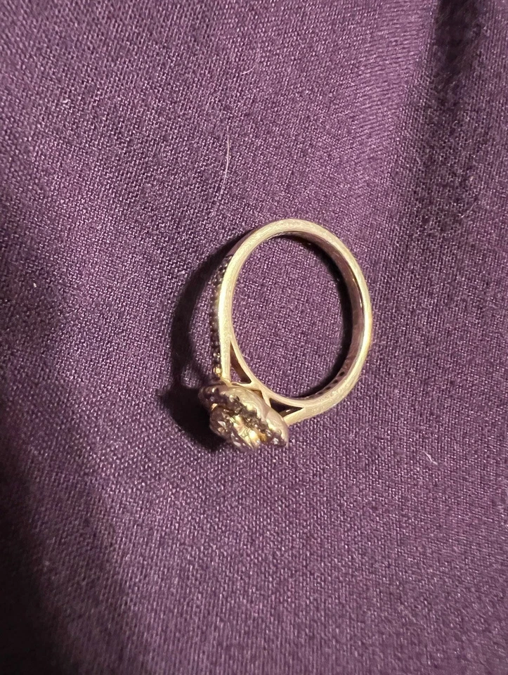 18K Yellow Gold .53ct HEART Shaped Engagement Ring. Stunning And Rare. US Size 6 - Image 4 of 4