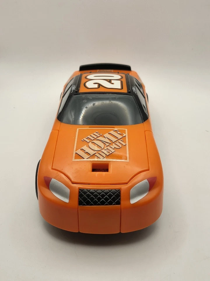 Coche de juguete de plástico NASCAR Tony Stewart #20 Home Depot Foto 2 de 4