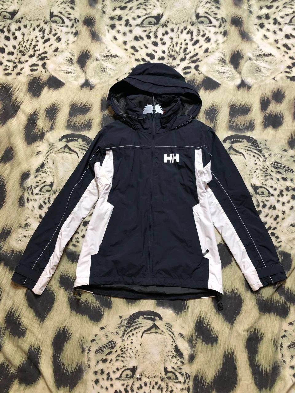 Helly Hansen Black Jacket Hooded Sz XS Womens Mens Unisex Outdoor Nylon Military
Opens in a new wind
