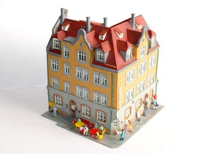 KIBRI HO 38350 MODEL BOURGEOIS HOUSE CORNER CITY + TERRACE + 15 FIGURINES