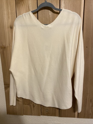 keren Hart Cream Color Long Sleeve Top NWT - Picture 2 of 2