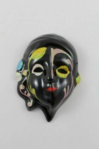 Deko-Masken aus Keramik