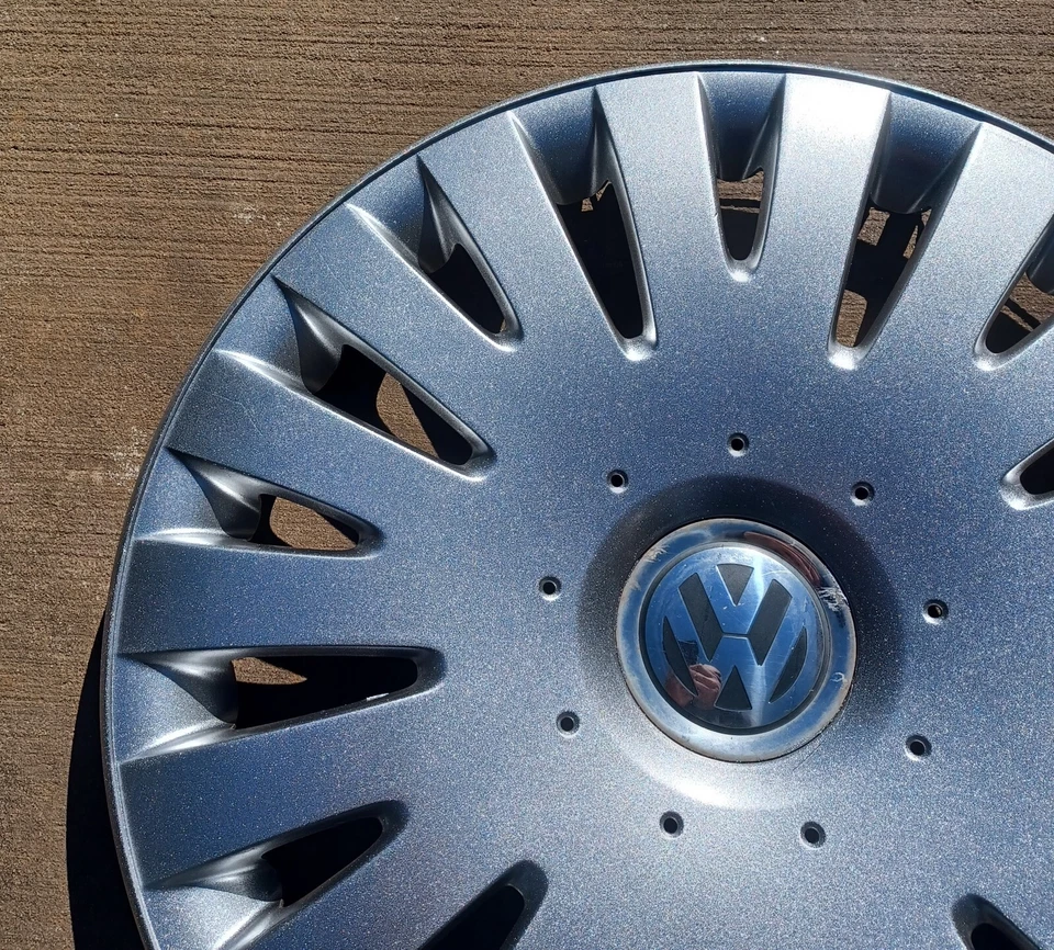 Volkswagen Eos Passat hubcap 2006-2011, 16" wheels, 3CO601147B, 61553 Repainted - Image 2 of 4