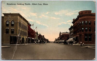 #ad c1915 Broadway Looking North ALBERT LEA Minnesota MN Street ANTIQUE Postcard $12.45