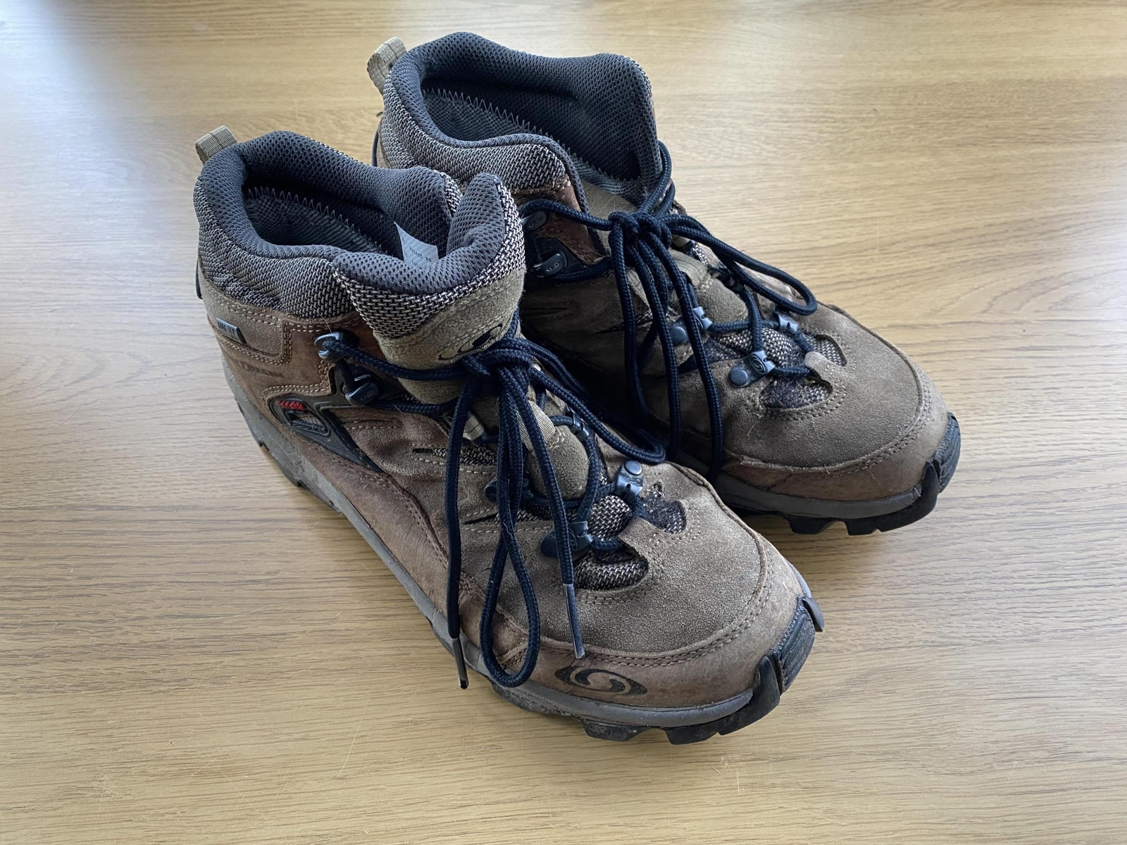 Salomon scarpe da trekking trail da donna Gore Tex marroni taglia 7 UK (YYS 643001)