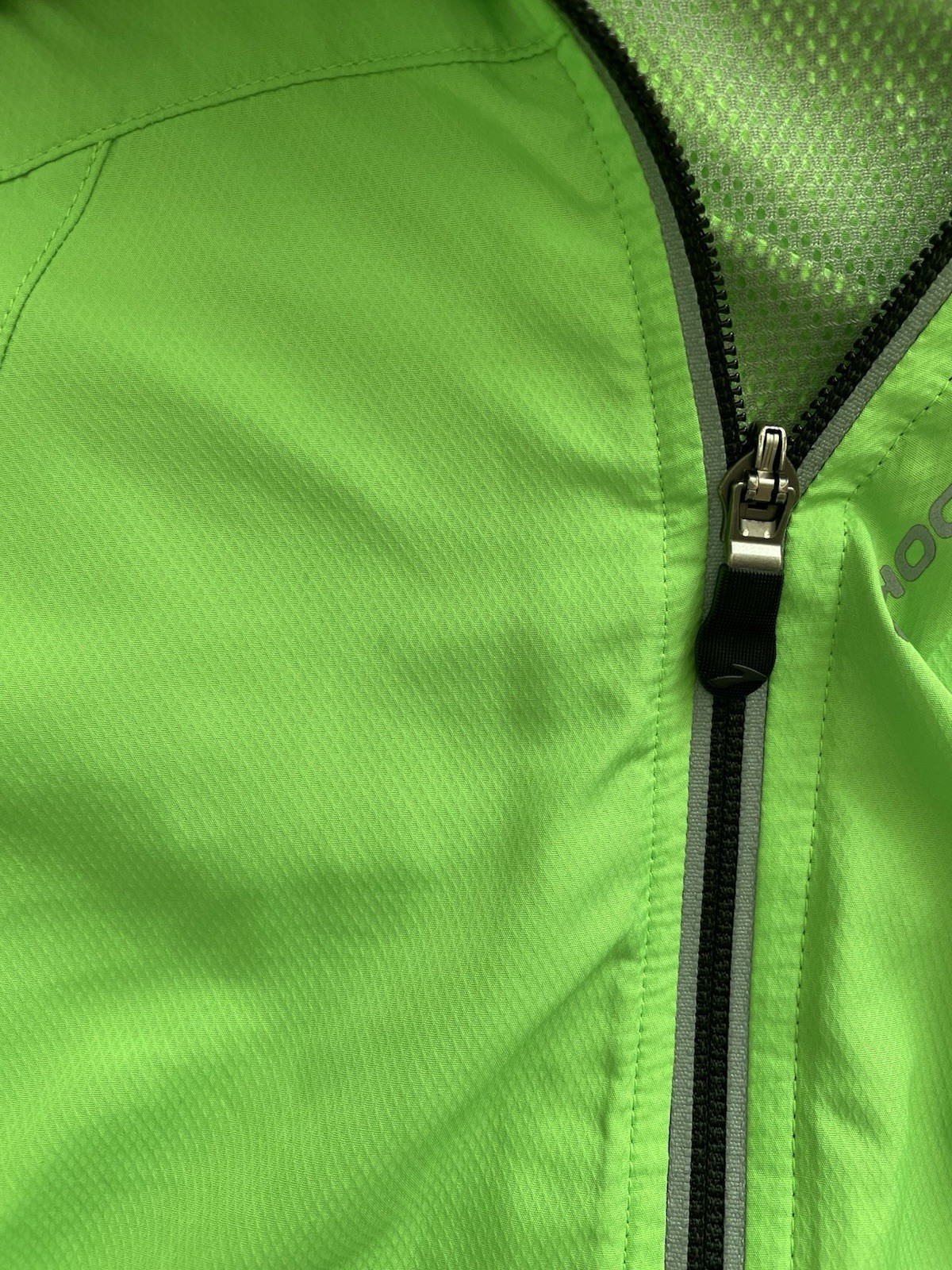 Brooks Women’s Sz M Safety Green Full Zip Lightweight Reflective Running Jacket thumbnail 5