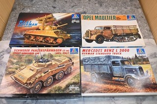 Italeri 288 221 294 1:35 Bausätze Militär Fahrzeuge Panzer LKW 4 tlg. (X519)