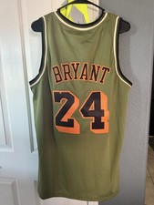 Ultimate Los Angeles Lakers Collector and Super Fan Gift Guide 52