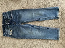 Vigoss Women's Denim Capri Heritage Fit Sz 4 L21  Med Wash Jeans Bling raw hem