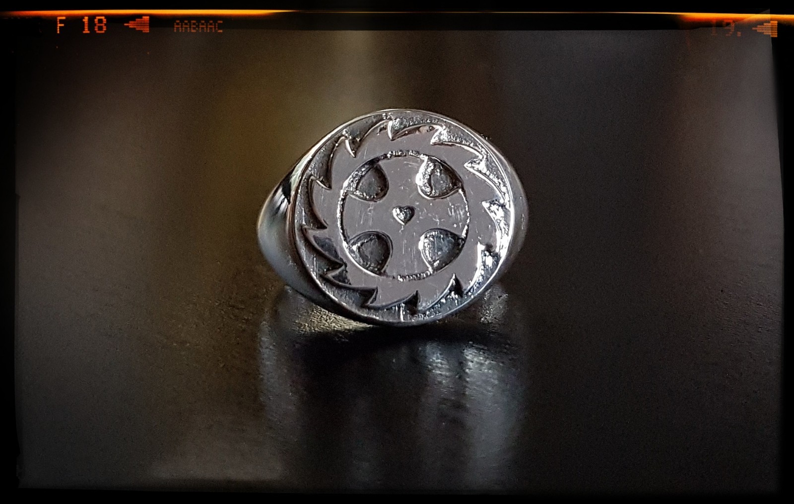 Pendentif Croix Orlada Parravicini En Argent 925 - Diamètre 2 Cm - Cordón Rouge Inclus