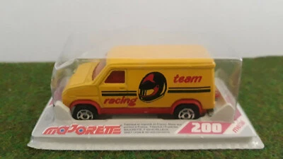FOURGON PUB RACING TEAM jaune 1/64 MAJORETTE 234 voiture miniature de collection - Photo 1/4