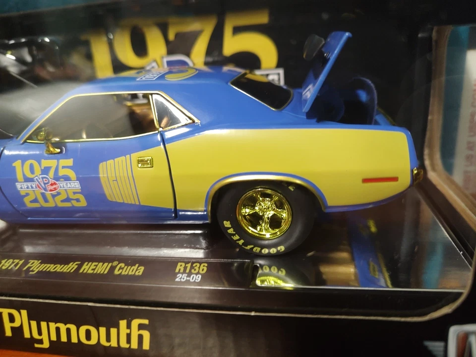  2025 M2  1971 PLYMOUTH HEMI CUDA "VP RACING 50 YEARS" CHASE 1/24 R136 BLUE/GOLD - Image 4 of 4