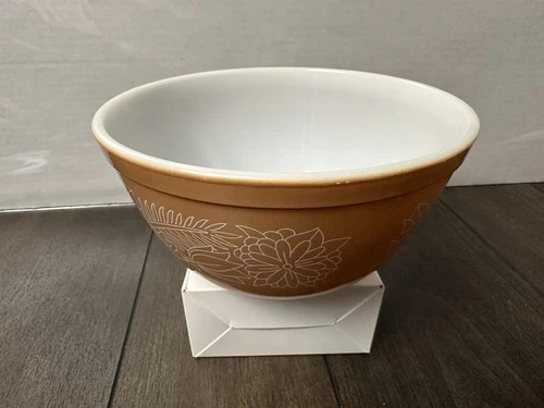 Vintage Pyrex Woodland 402 Mixing Bowl 1.5 L USA Oven / Microwave Safe