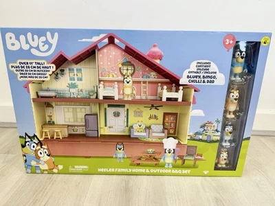 MOOSE ENTERPRISE Bluey Heeler Family Home Outdoor Bbq Set Playset,Includes Bluey, Bingo,Mum & Dad