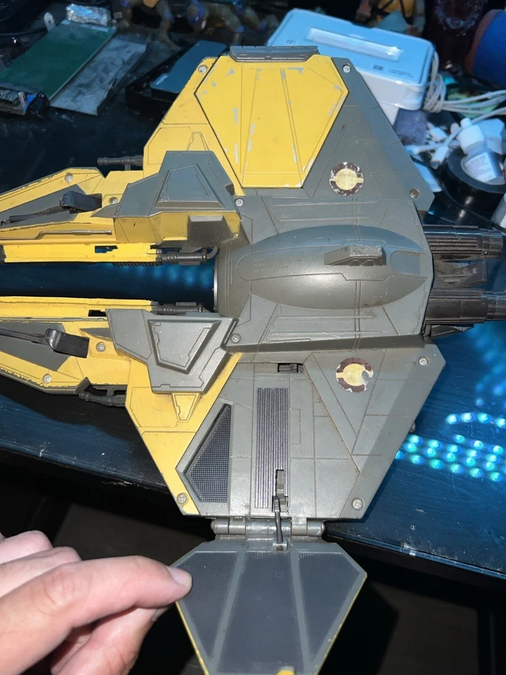 Hasbro Star Wars Anakin Skywalker Jedi Fighter Ship Starfighter 2004 amarillo/gris Foto 4 de 4