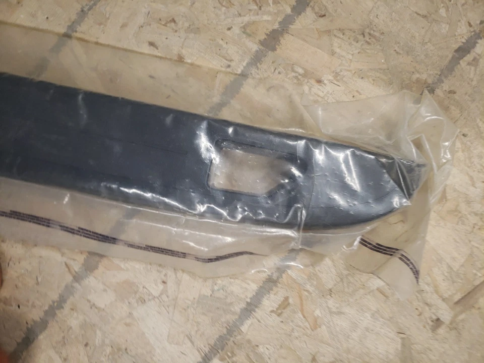 GM 22987365 2014-18 Chevy Silverado Pick Up Box moldura superior lateral antracita Foto 4 de 4