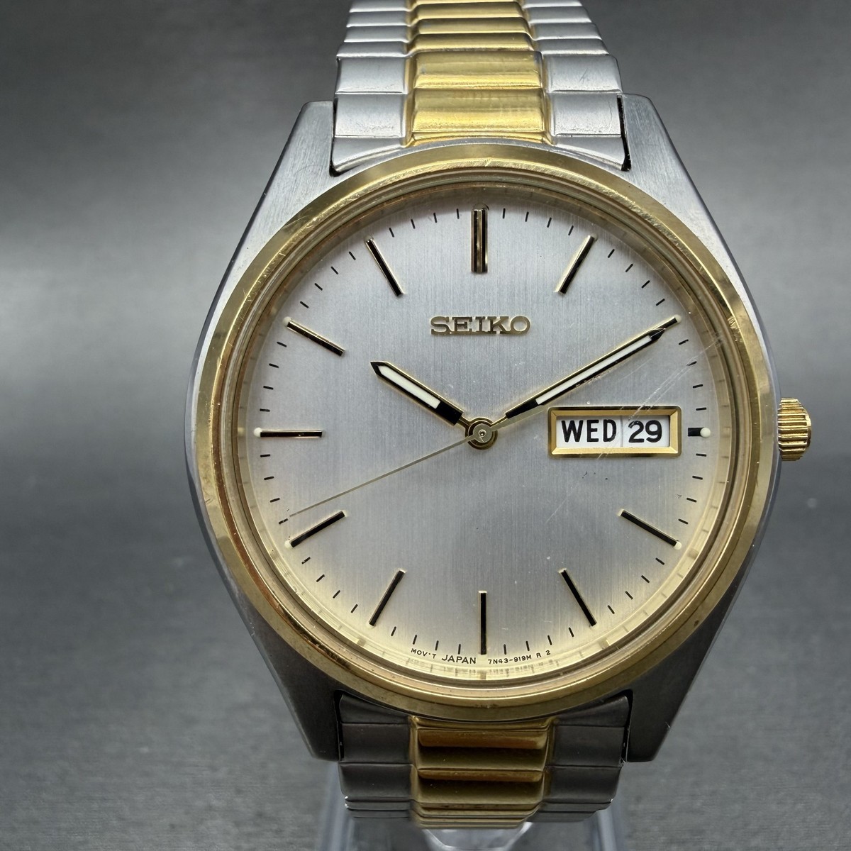 Seiko Watch Men 37mm Silver Dial Two Tone Daydate Round 7N43-9048