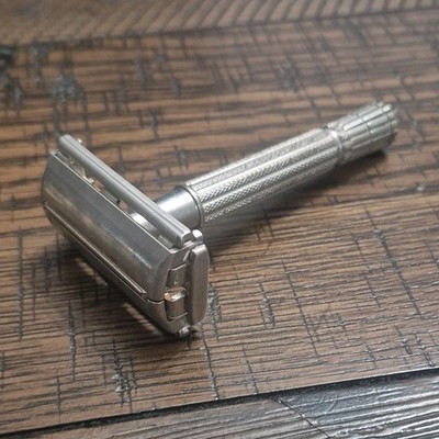 Vintage Gillette Flare Tip Super Speed double edge safety razor. 