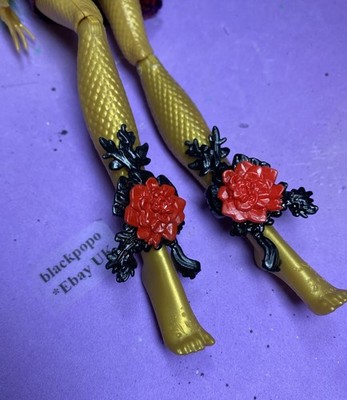 MONSTER HIGH Jinafire Long Gloom Bloom Puppe Beinstulpen PAAR Zubehörteile Lesen