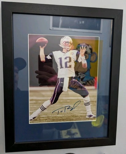 Tom Brady Autographed 8x10 Photo New England Patriots with COA