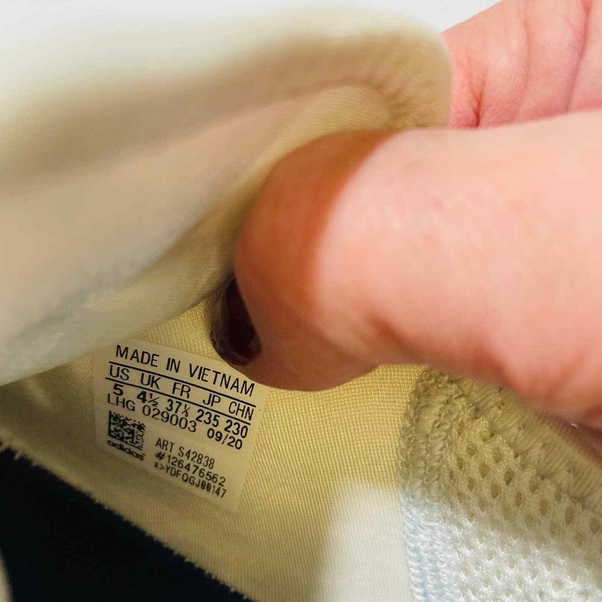 専用ページ　S-1 Adidas NMD_R1 Wordmark Heel Stripe Sneakers White and Navy, Size