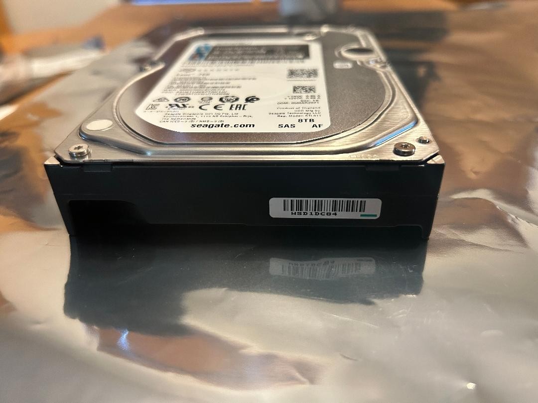 Lenovo Thinksystem Seagate 8TB SAS 12GB 7E8 02JK285 3 1/2 Hard