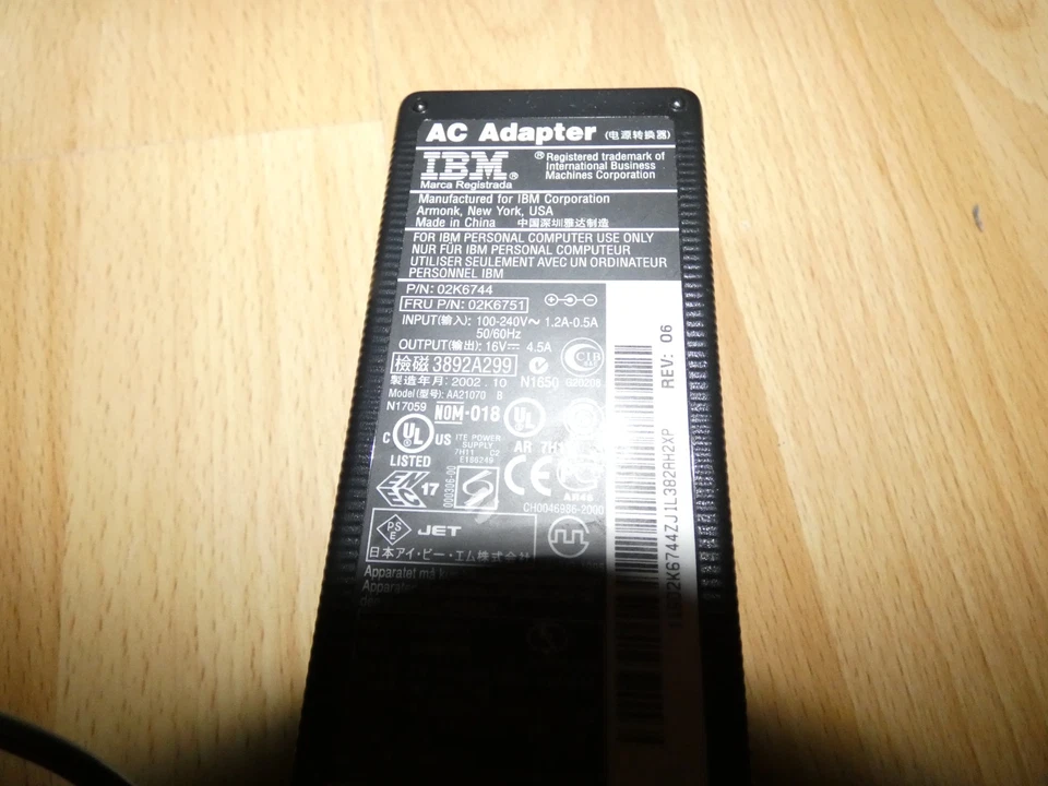 Original Netzteil Ladegerät IBM 02K6744 02K6751  Output  16V / 4.5A - Bild 2 von 4