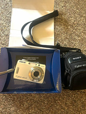 Sony Cyber-shot DSC-S500 Silver 6MP Compact Camera 3x Zoom w/ Case and Box