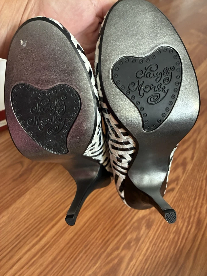 Naughty Monkey’s Closet JIGSAW Patent Black White Check High Heel Shoes Pump 7.5 - Image 4 of 4