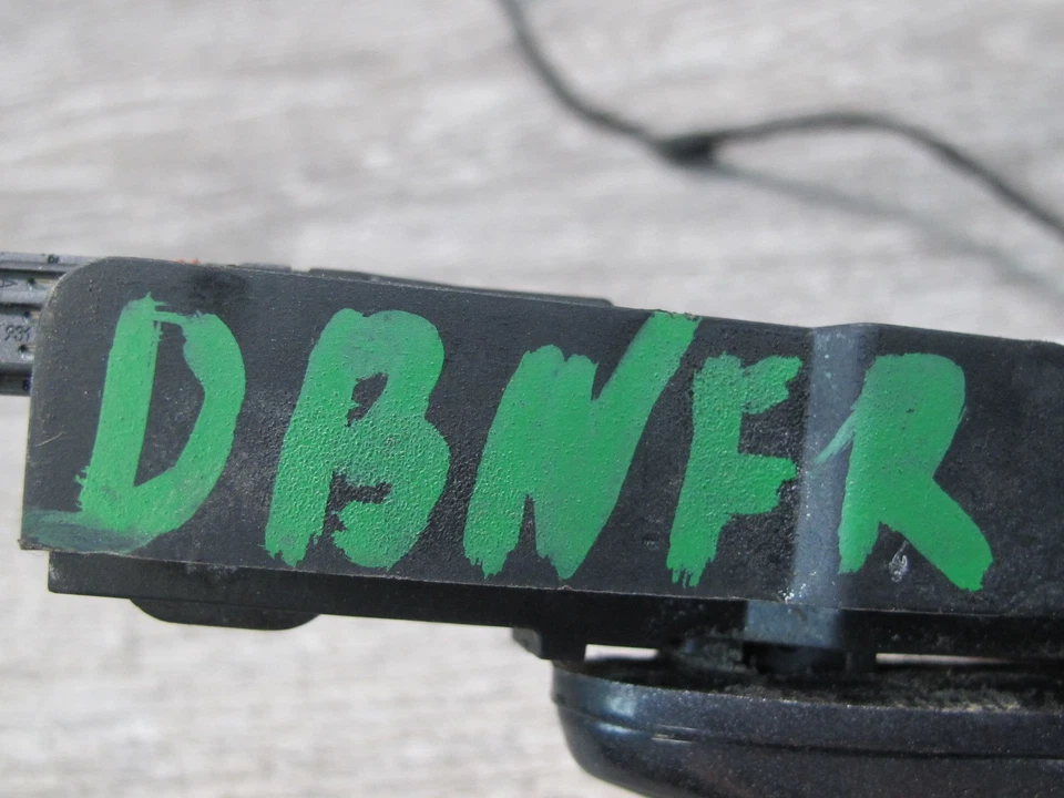 08-13 BMW E88 135I CONVERT FRONT RIGHT PASS DOOR EXTERIOR HANDLE W KEYLESS OEM - Image 2 of 4