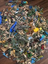 Large Lot Of Vintage Plastic ARMY Men  Vehicles Lots Of Extras