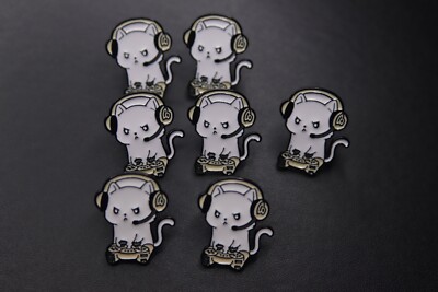 7 Emaille Revers Pin Konvolut Restposten Großhandel Wiederverkauf Angry Gamer Katze Spielspieler