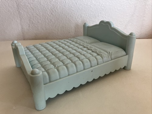 Playskool Dollhouse Parents Bed Blue Plastic Victorian DollHouse Vintage 7x5.5” - Picture 2 of 4