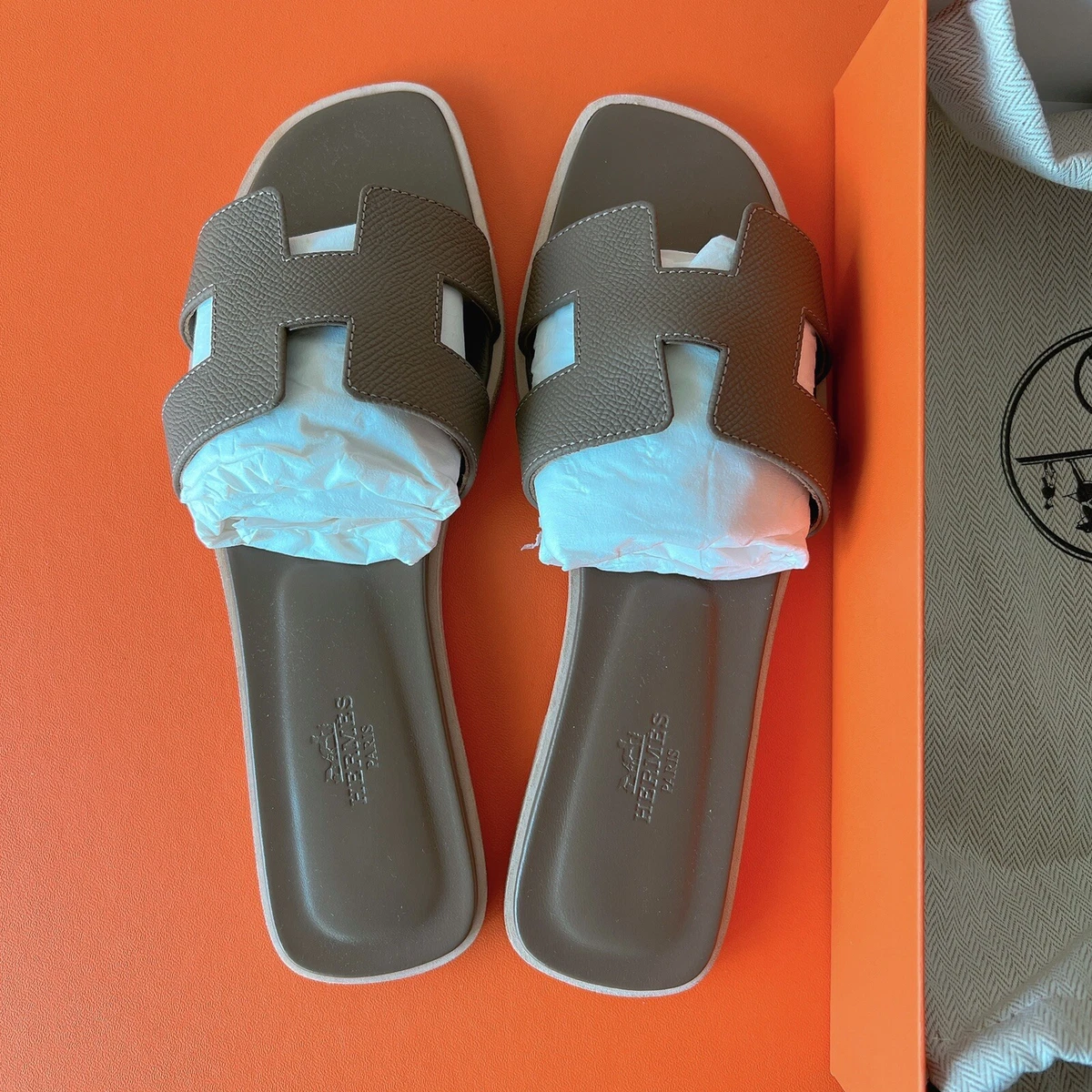 ☆BRAND NEW☆ HERMES Oran Sandals/ 38.5/ Etoupe grey