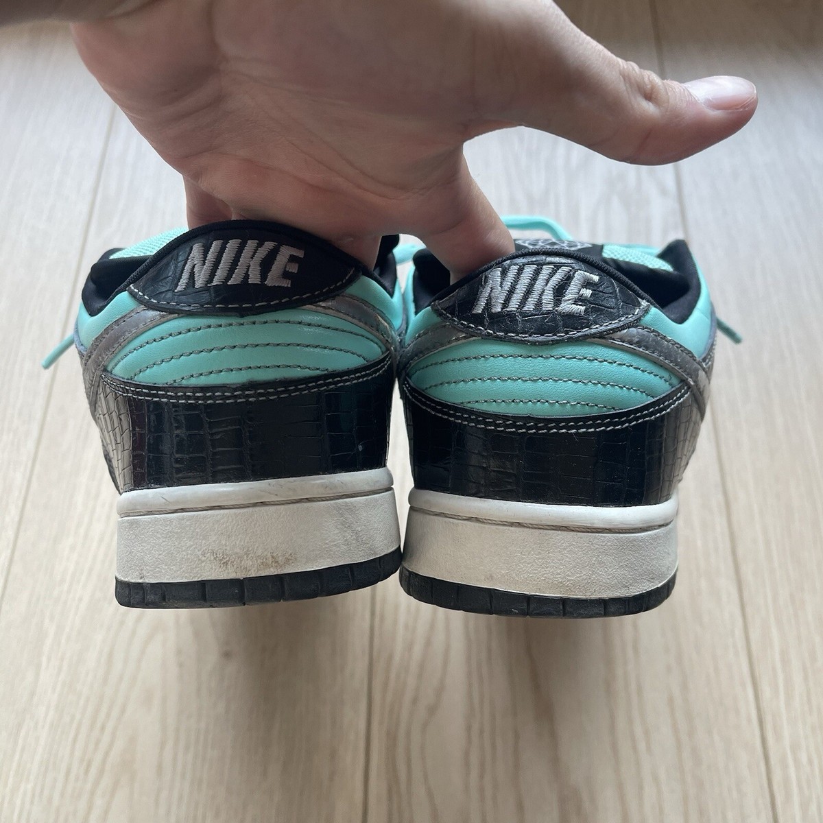 Size 9 - Nike SB Dunk Low Pro x Diamond Supply Co. Tiffany Size 9 - Nike SB Dunk Low Pro x Diamond Supply Co. Tiffany