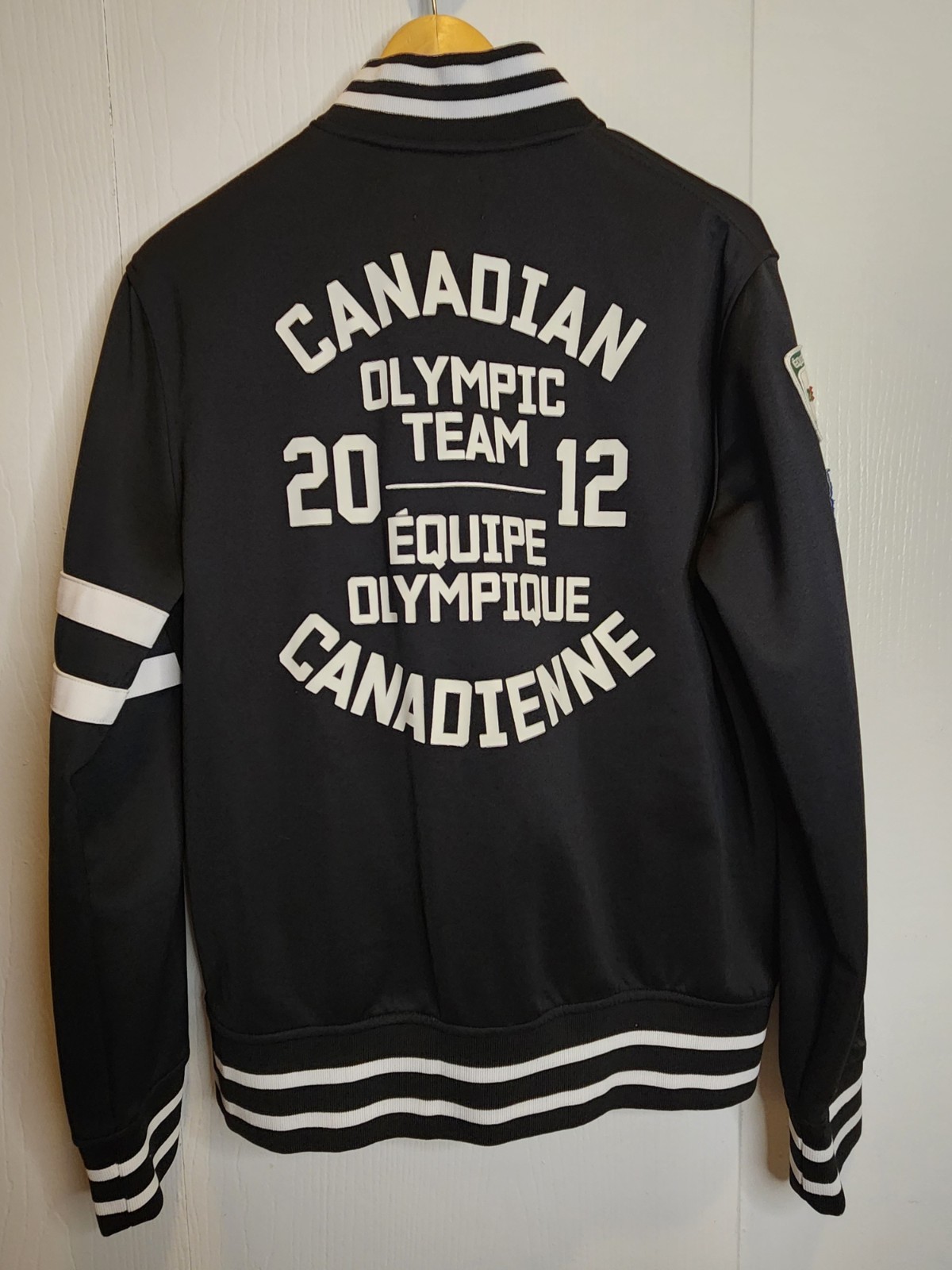 Hudson's Bay Canada Olympic Team Track Jacket Mens Size Medium Canadian Patches