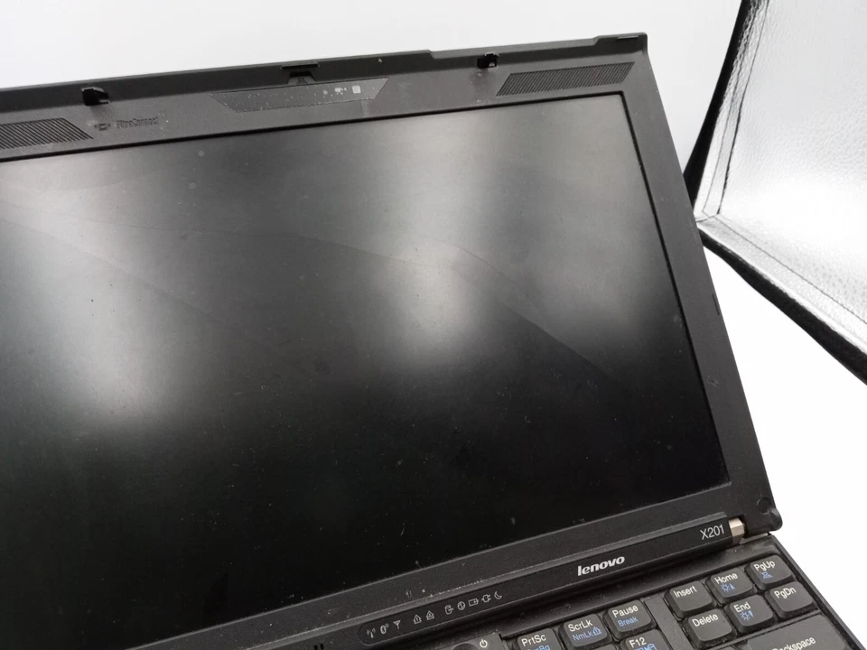 Lenovo Thinkpad x201 12" Laptop Intel Core i5 2GB RAM - CRACKED - READ -RR - Image 2 of 4