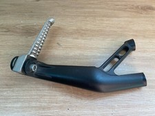 Une platine arriere droite moto YAMAHA YZF R1 2015 2016 2017 2019 / Piece Moto