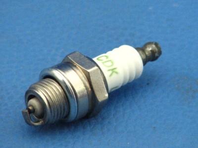 Zündkerze aus Brast 4in1 Plus Motorsense Freischneider Heckenschere Hochentaster