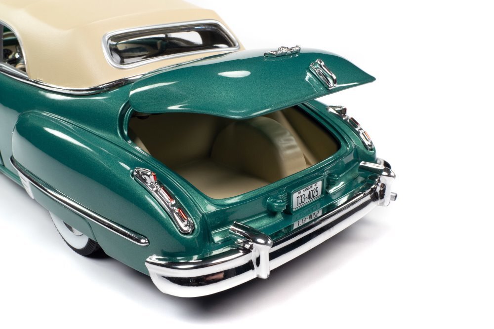 ミニカー　1947  CADILLAC 1:18-Scale 1947 Cadillac Series 62 Cabriolet Diecast Car