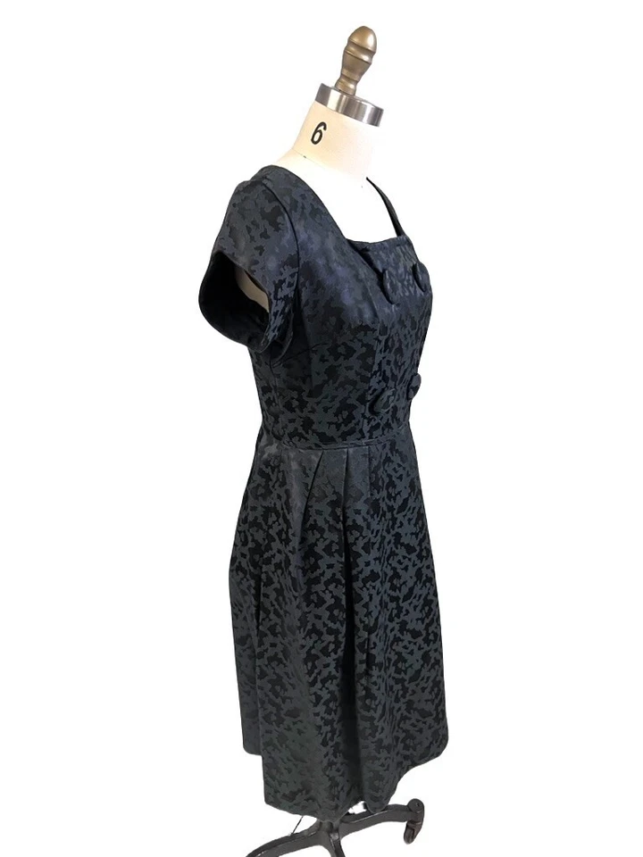 Vestido de Cóctel Damasco Negro Años 60 De Colección Nuevo Sin Etiquetas Cuello Cuadrado Botones Falda Completa S/M Foto 3 de 4