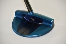Très élégant putter maillet demi-lune Mizuno M.Craft Omoi 05 Blue Ion état neuf 