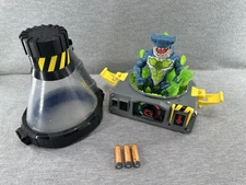 BEAST LAB - Creator W/ Shark Action Figure Lights & Sounds    READ DESCRIPTION