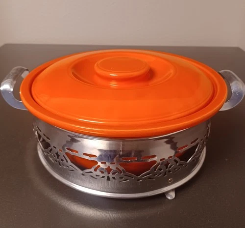 Vtg. Fiesta Ware Kitchen Kraft Red 1.25 Qt. Casserole 8" w/ Lid & Metal Carrier