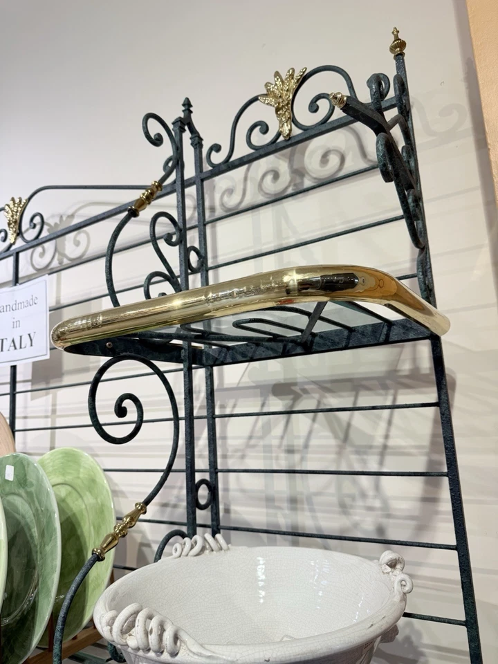 Estante para panaderos franceses vintage de 3 niveles de hierro forjado y latón Etagere Foto 3 de 4